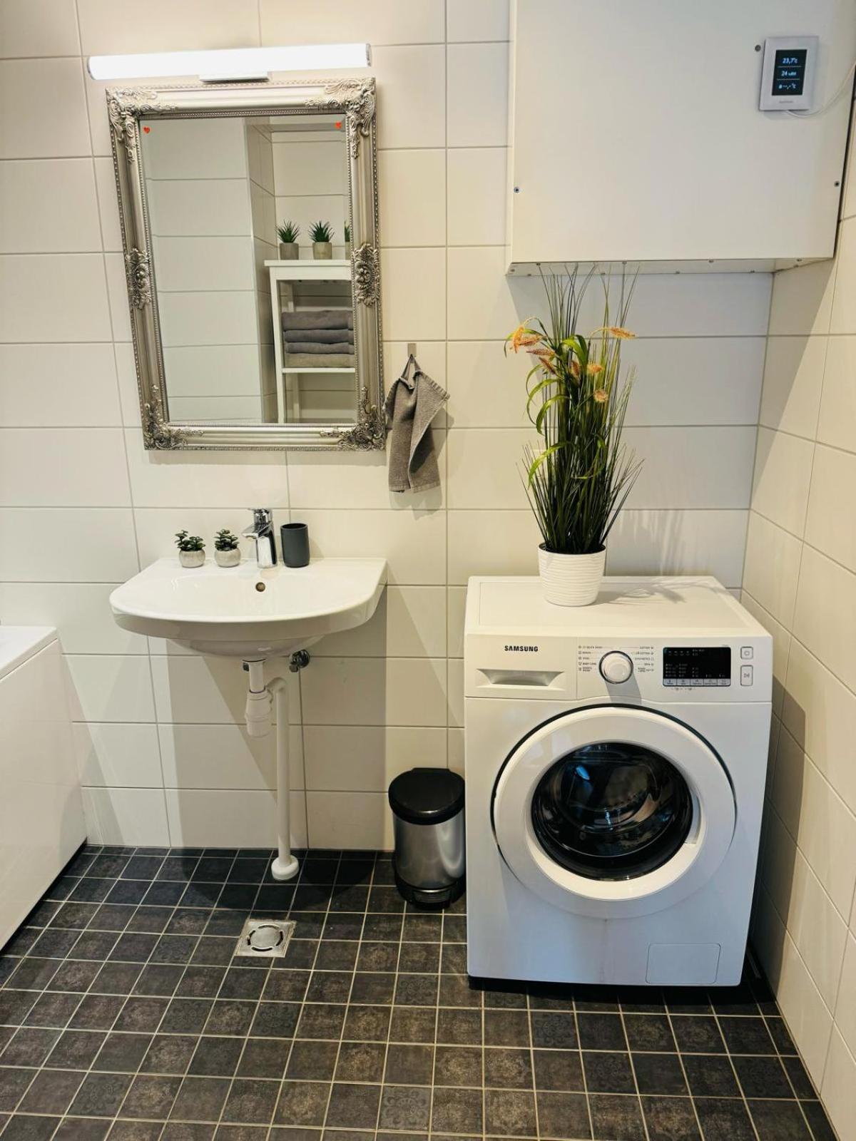 Raatuse 85 Deluxe Apartments Тарту Экстерьер фото