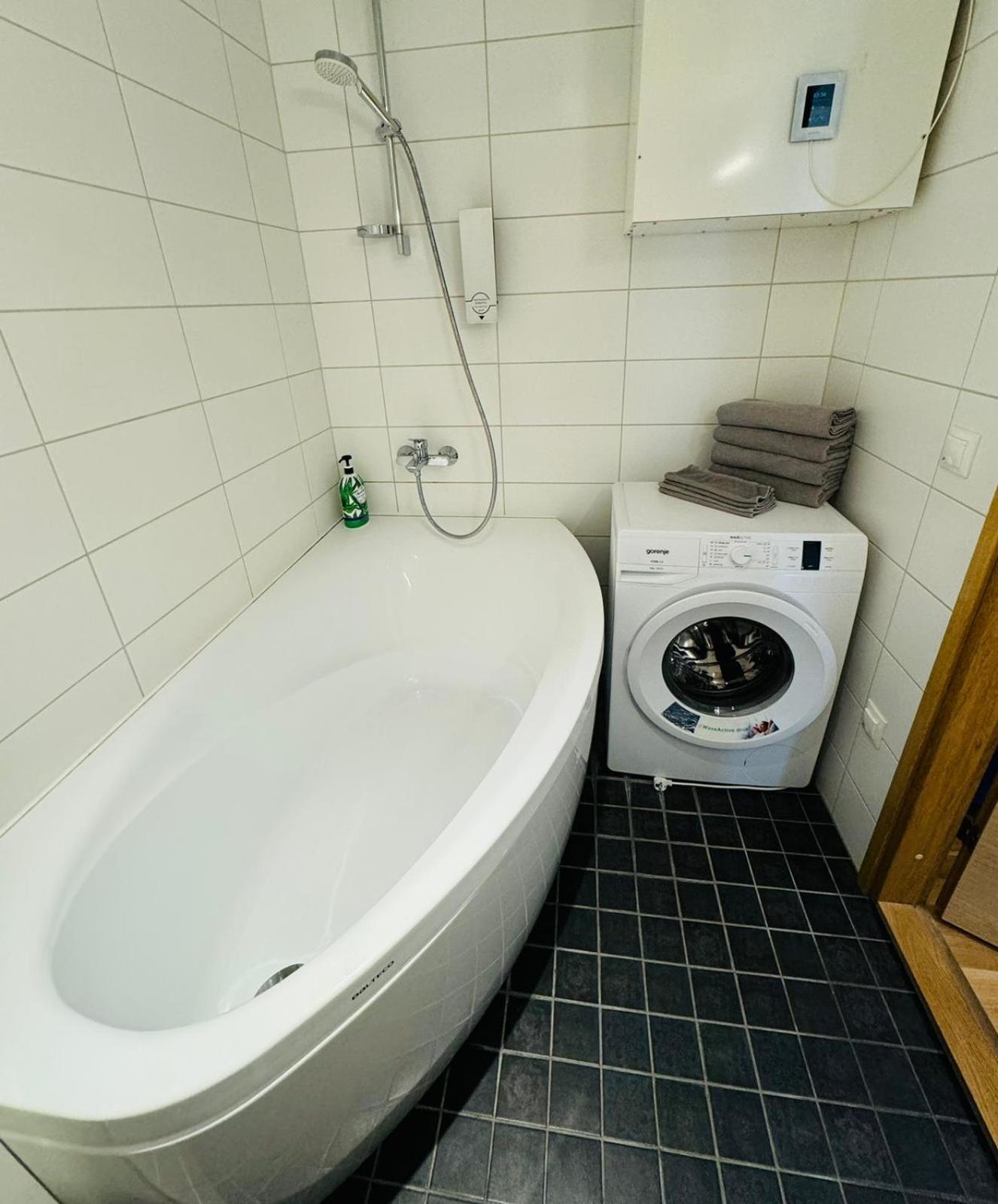 Raatuse 85 Deluxe Apartments Тарту Экстерьер фото